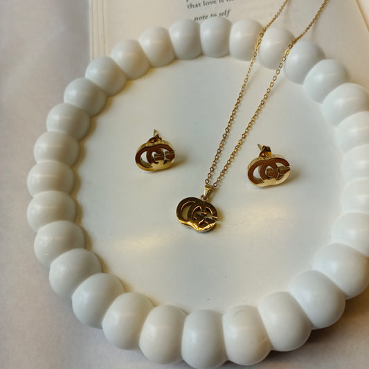 Gucci Pendant and Earrings Set 18K Gold Plated, Waterproof and Anti Tarnish